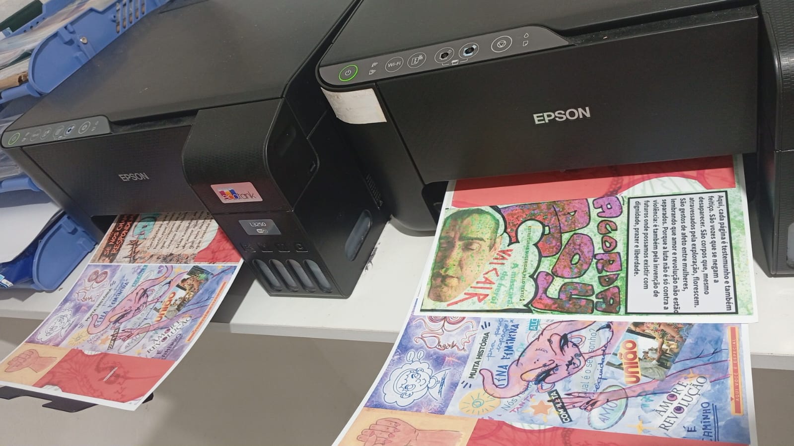 Fanzines impressos em cores